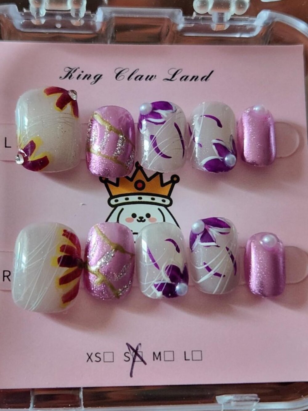 Purple and white short nubbie floral press-on nails w flowers & pearls. Size S.